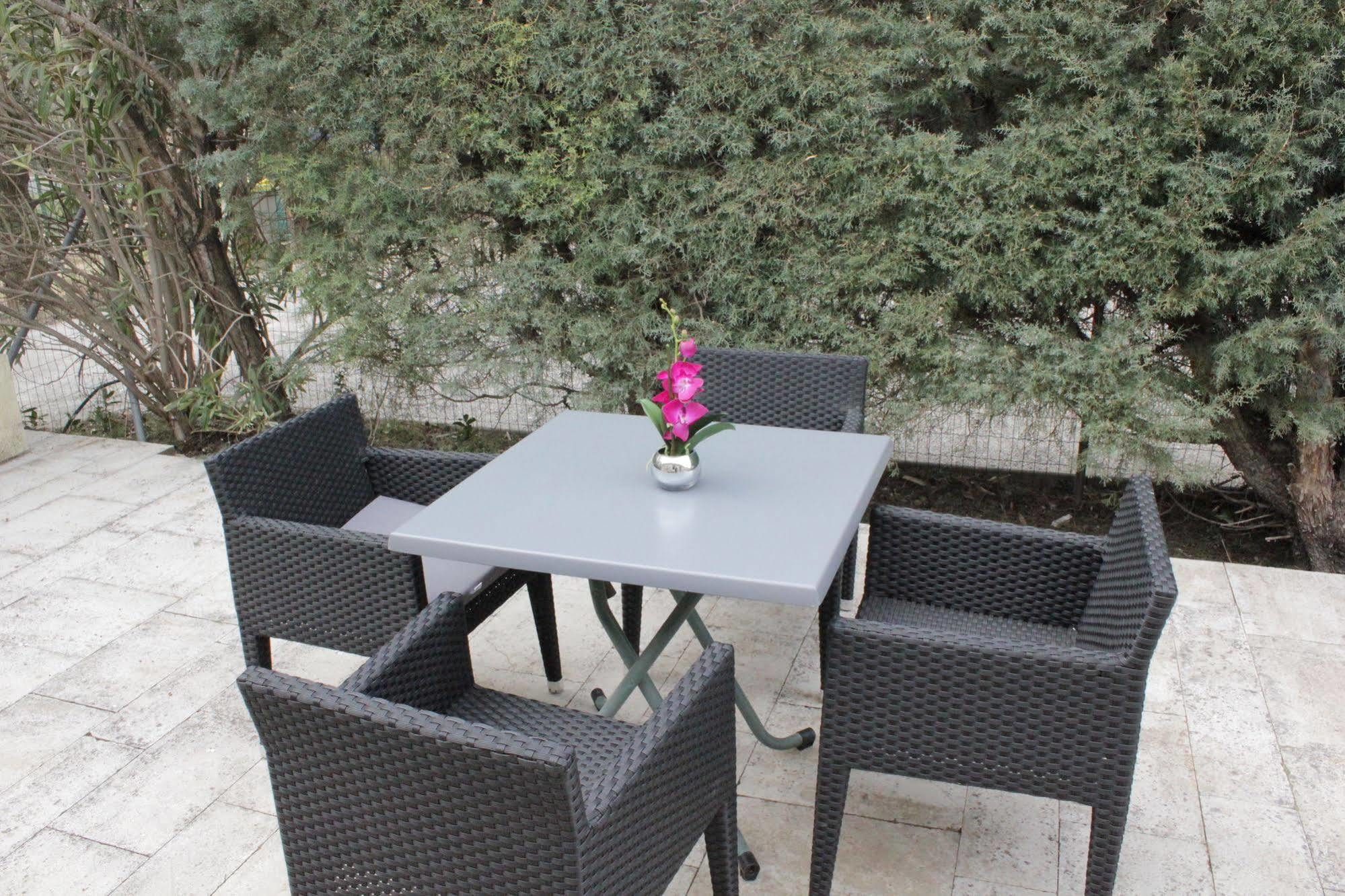 Le Fabian Des Baux Hotel Екстериор снимка